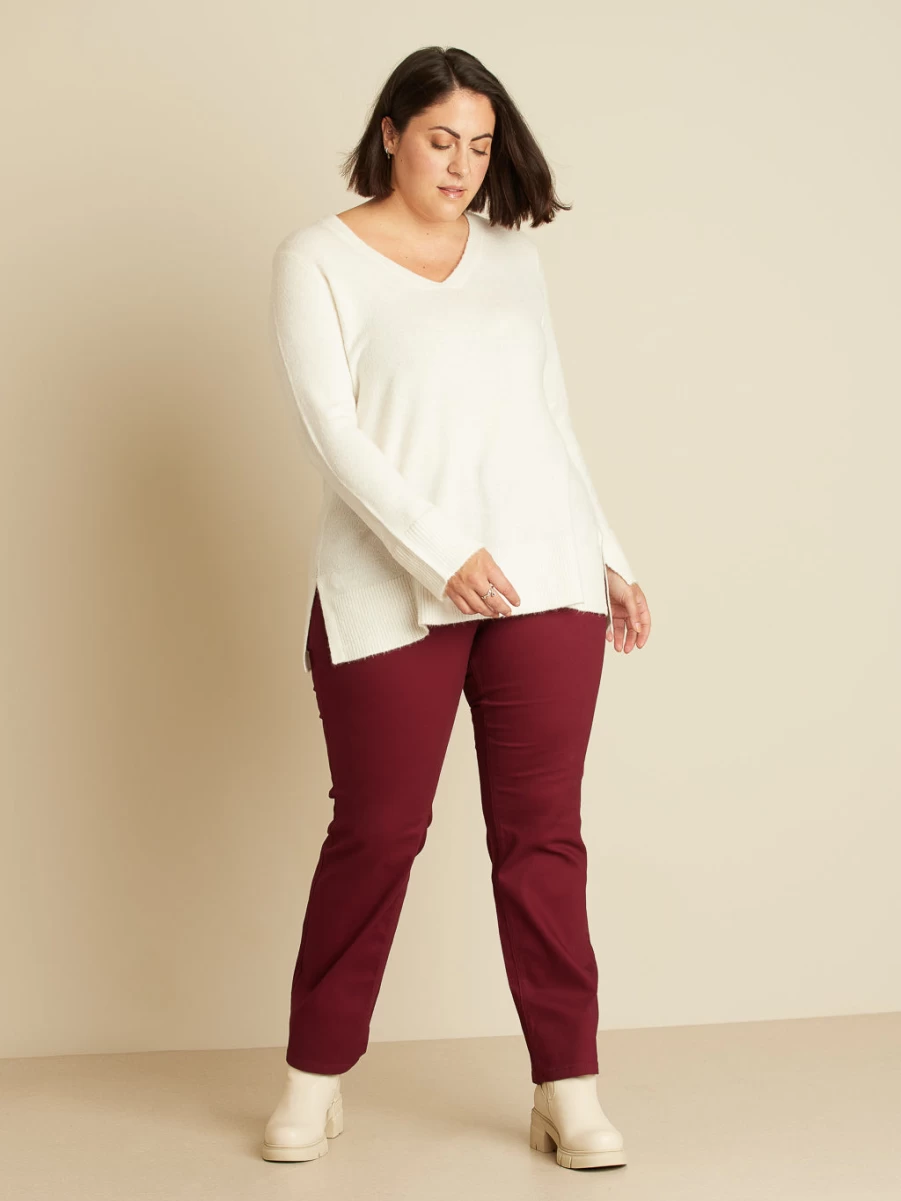 Véro par Véronique Cloutier Women's Slim Semi-Fitted Jeans - Stylish Narrow Fit Denim